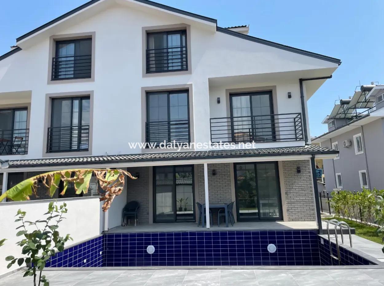 Dalyan  Merkezde 4+1 Satılık Villa