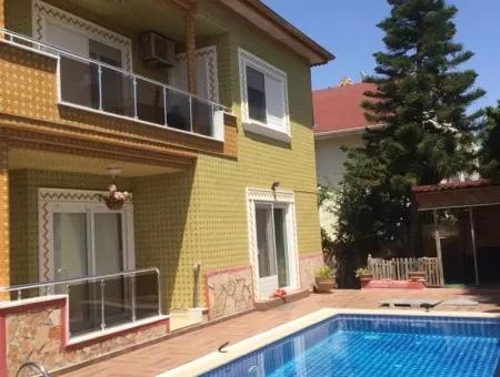 Alanya Telatiye Mahallesi Konaklı Mevkiinde Denize Yakın Köşebaşı 338M2 Arsa İçerisinde Satılık Villa