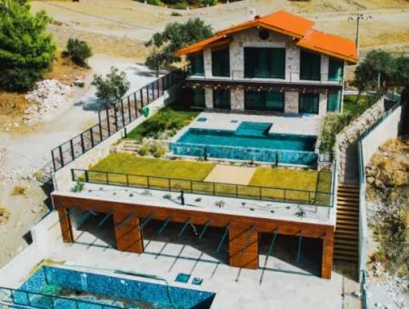 Sarıgerme'de Deniz Manzaralı Satılık Taş Villa