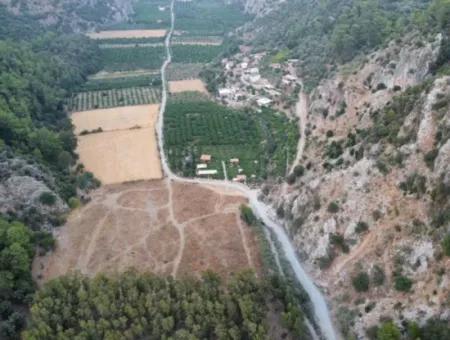 Mergenlide Aşı Koyu Yolu Üzerinde Satılık 3578M2 Tarla